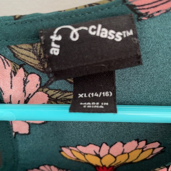 SOLD Art class target brand 2 piece set - Picture 4 of 8